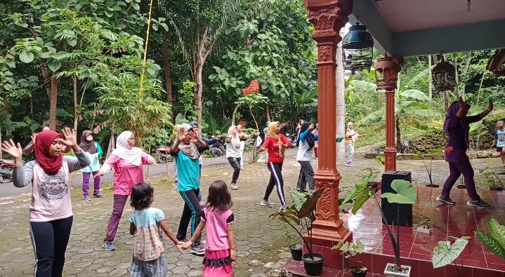 Warga RT 104 Sindon Senam Rutin