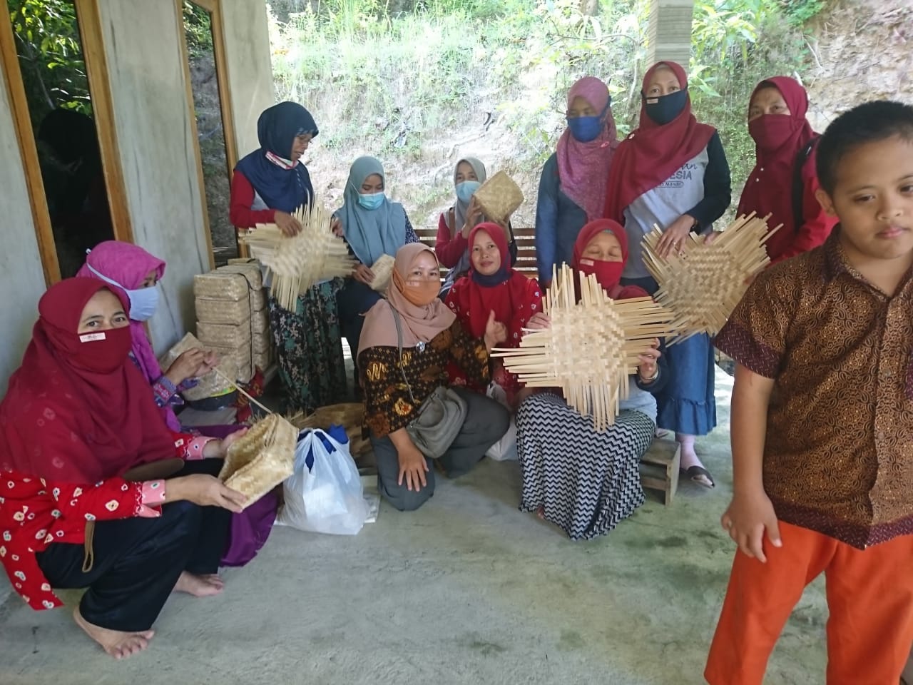 Kelompok Desa Prima Pelatihan Membuat Besek