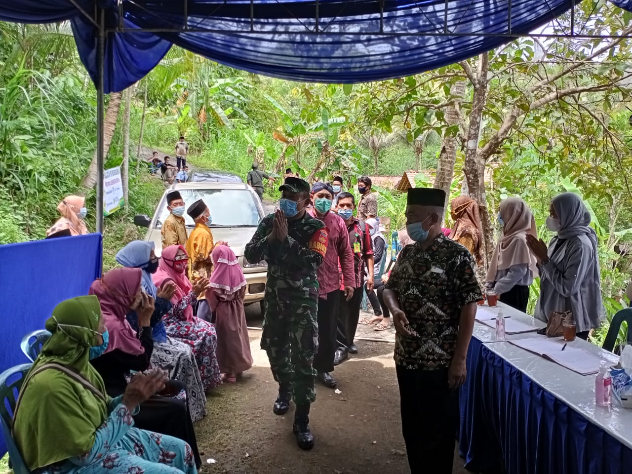 Tim Edukasi Hargorejo Mengunjungi Hajatan Warga