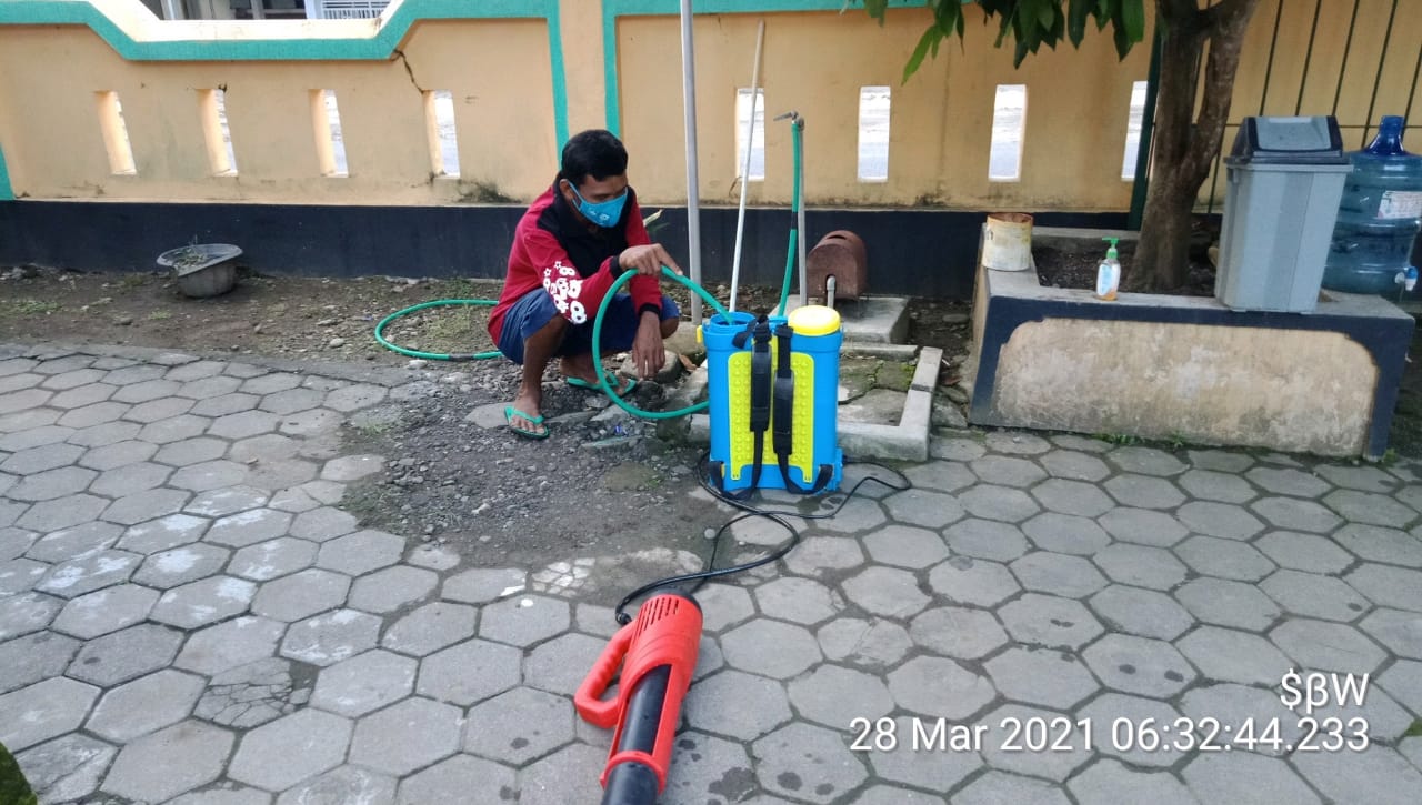Penyemprotan Balai Kalurahan Hargorejo