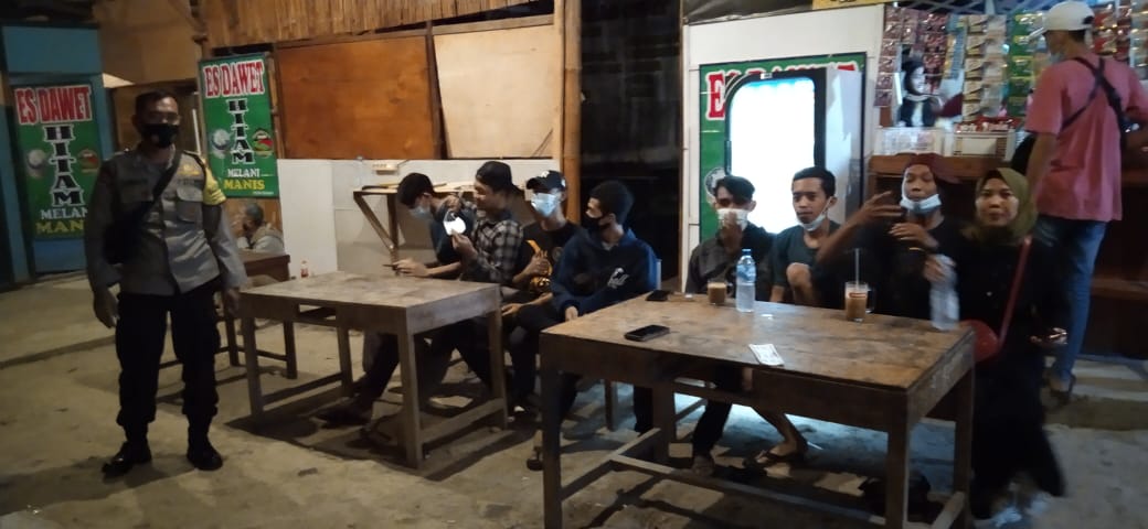 Bhabinkamtibmas Melaksanakan Sambang Warga di Gunung Kuniran